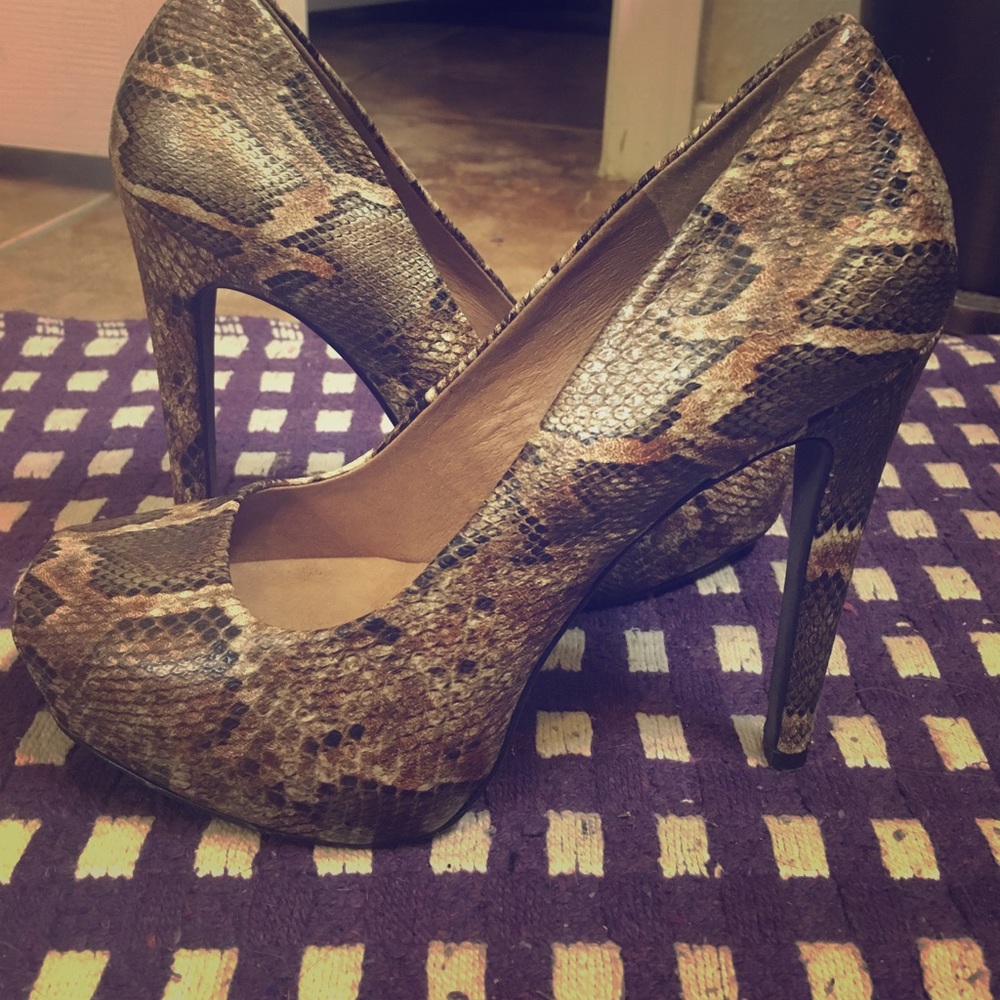 Jessica Simpson heels