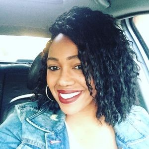 Meet your Posher, Dee