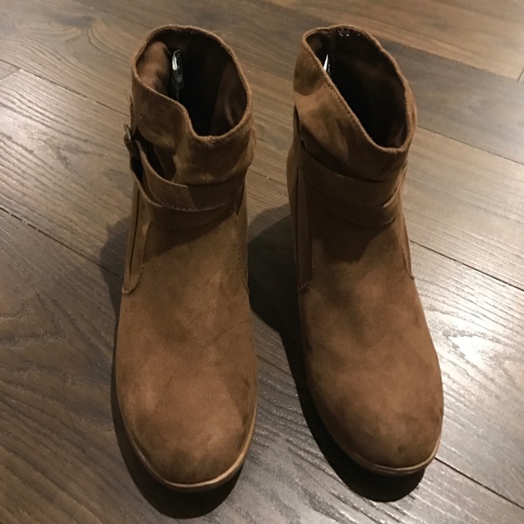 AE ANKLE BOOTIES - Picture 2 of 3