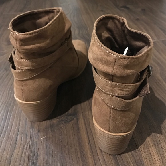 AE ANKLE BOOTIES - Picture 3 of 3