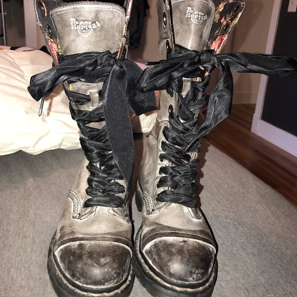 Dr. Martens triumph boot