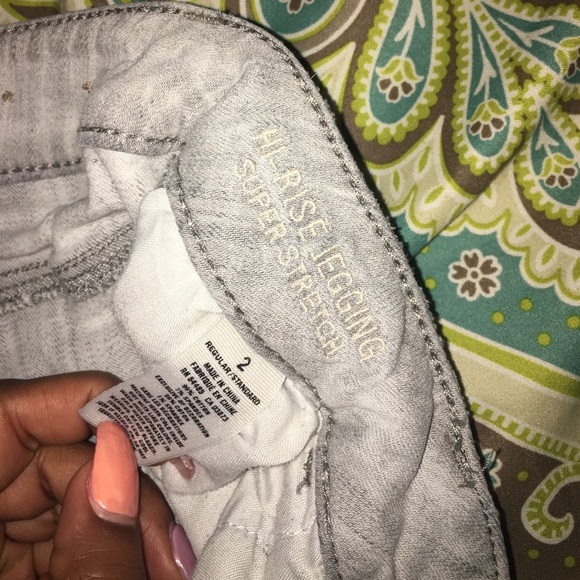 American Eagle Grey Super Stretch Hi-Rise Jeggings Size 2 - Picture 4 of 5