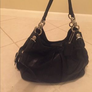 COACH BLACK LEATHER HOBO.