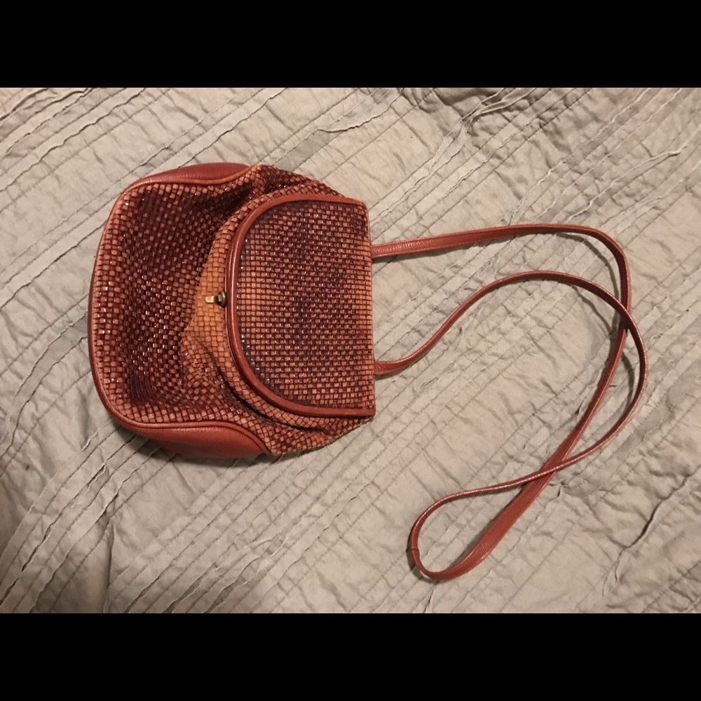 LEATHER CROSSBODY