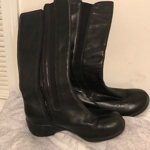 Boots with zippers