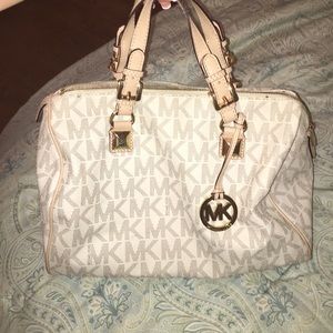 Michael kors barrel bag white
