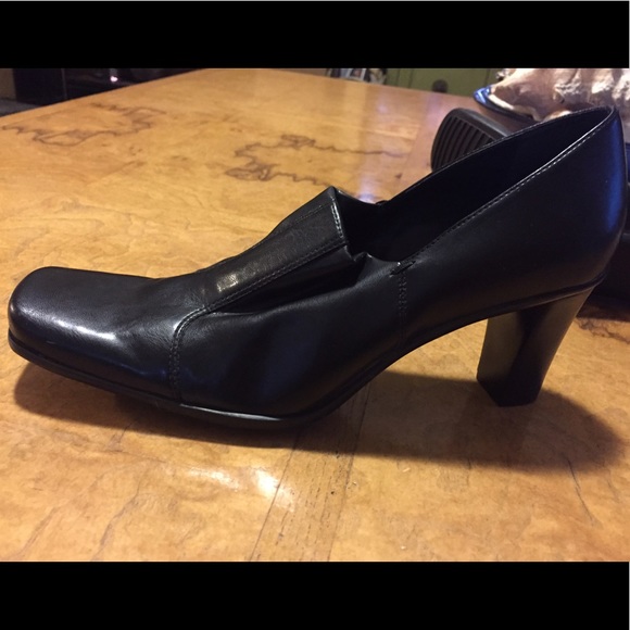 Franco Sarto  black leather heels - Picture 4 of 4