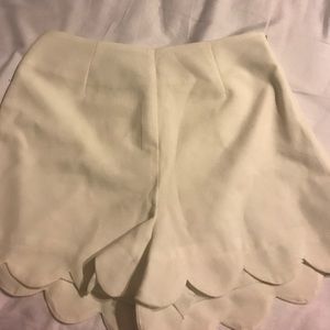 Monteau White Scalloped Shorts size L