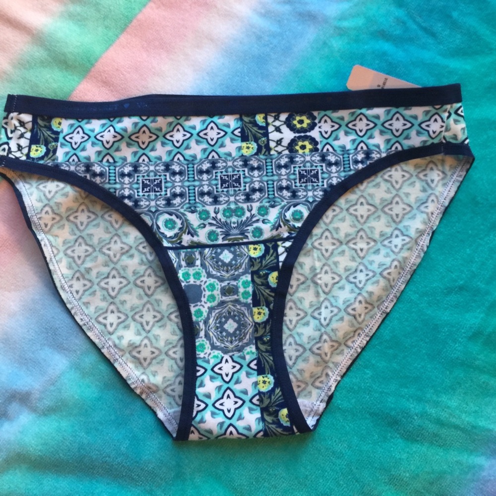 NWT VICTORIAS SECRET PANTY SZ SMALL