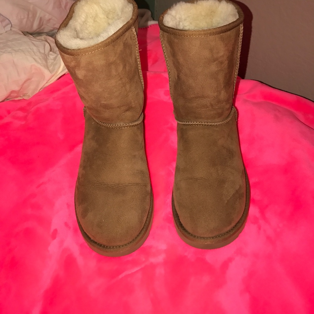 Uggs size 8 worn twice, great condition