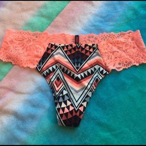NWT PINK VICTORIAS SECRET THONG SZ SMALL