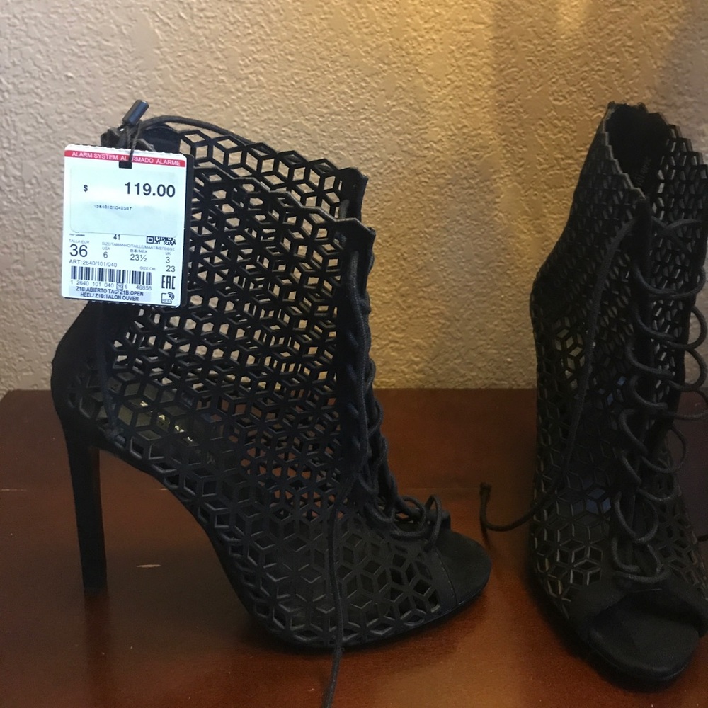 Heels - Picture 2 of 3