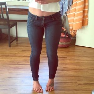 Size 6 Abercrombie & Fitch blue wash skinny jeans