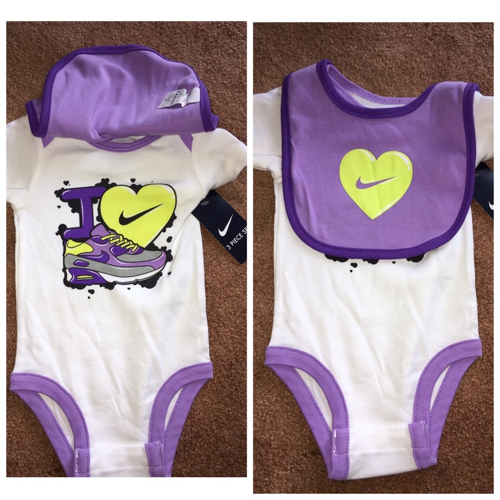 Nike Onesie & Bib NWT