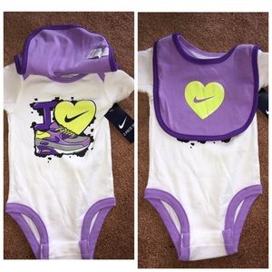 Nike Onesie & Bib NWT