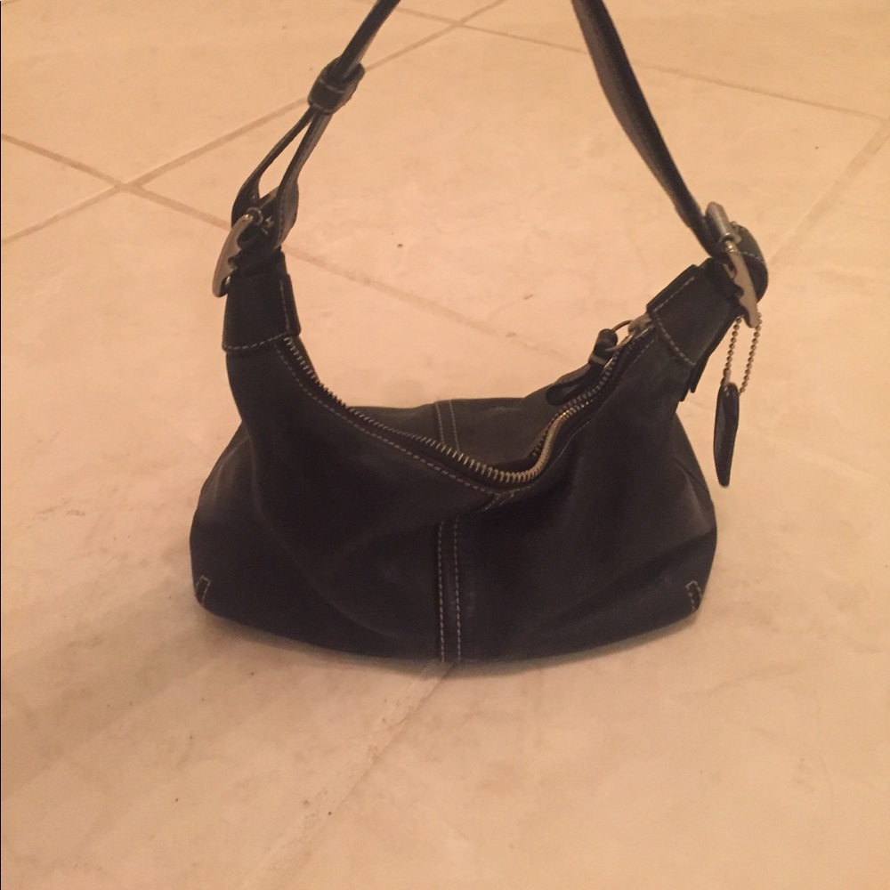BLACK LEATHER COACH SHOULDER BAG