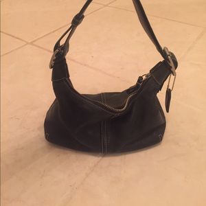 BLACK LEATHER COACH SHOULDER BAG
