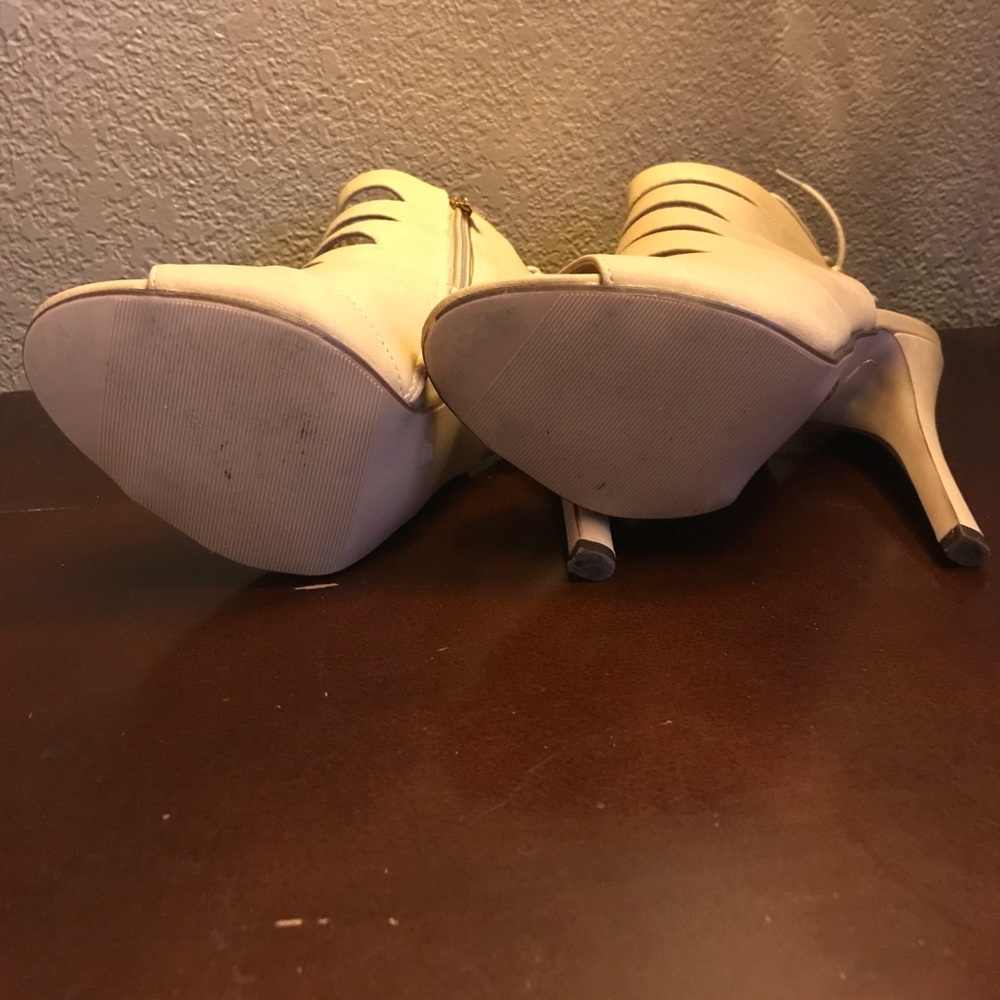 Heels - Picture 2 of 3