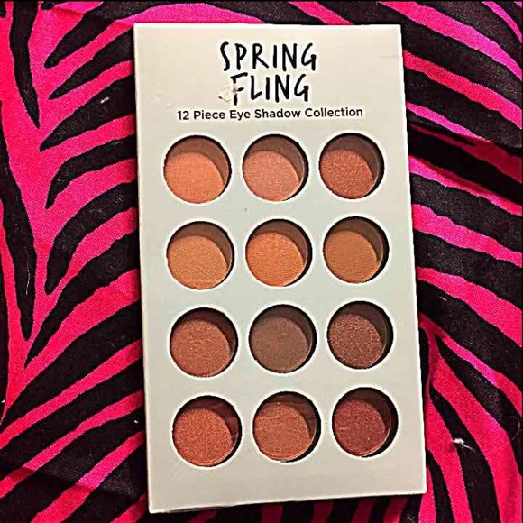 SPRING FLING 12COLORS EYESHADOW - Picture 2 of 3