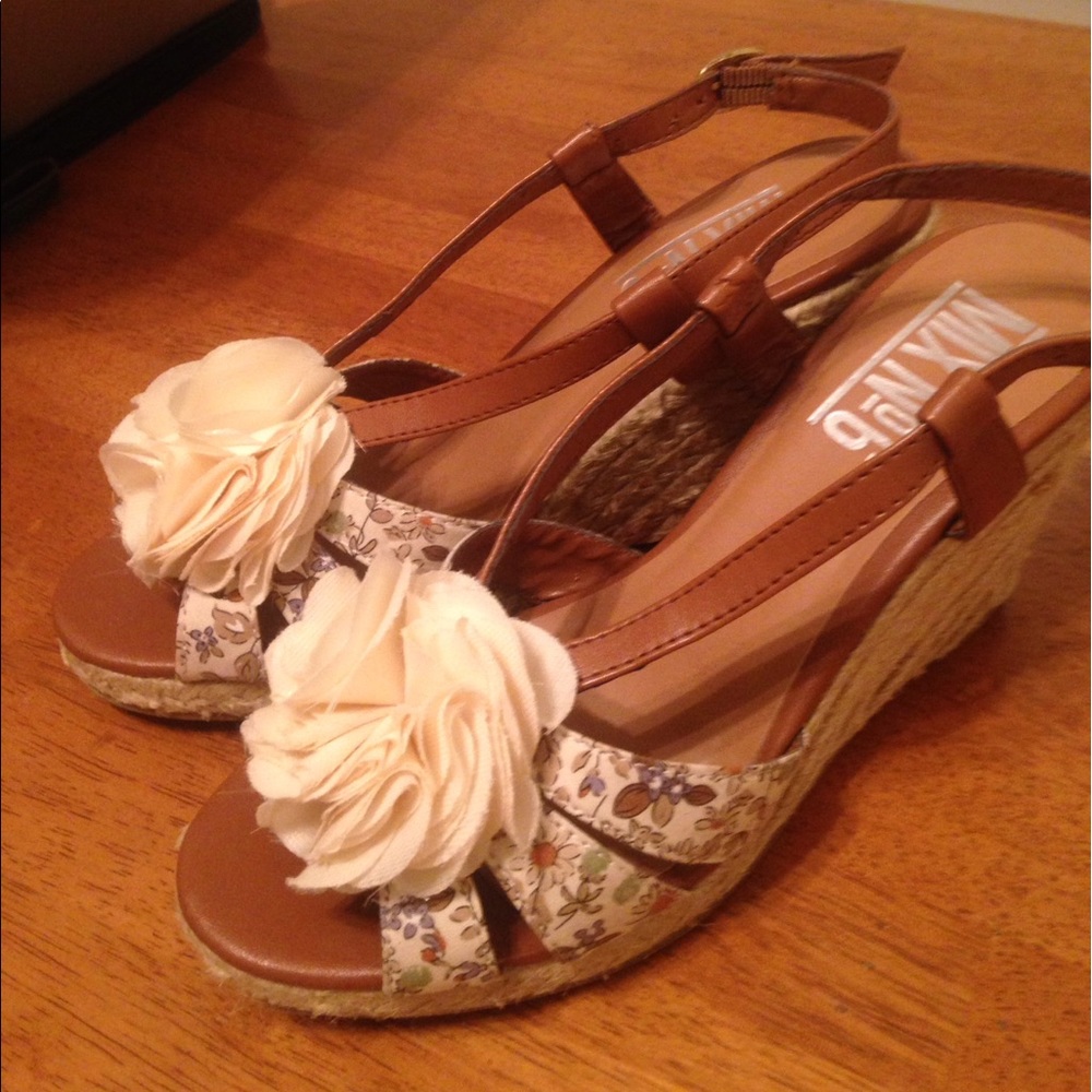 Size 6.5 mix no. 6 wedges