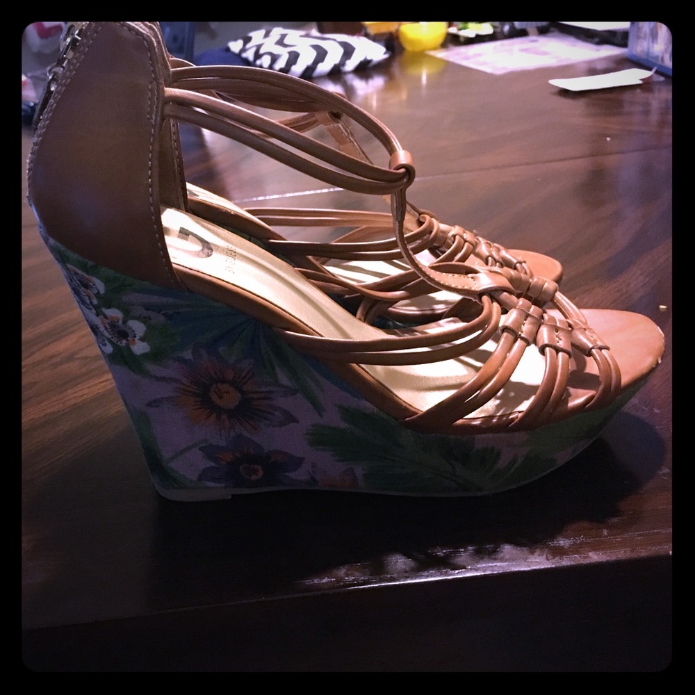 Guess wedges