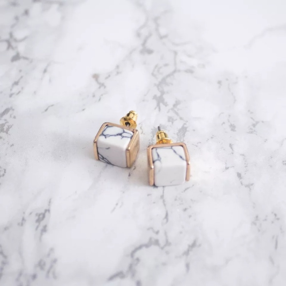 ⭐️LAST CHANCE⭐️ OAK + THREAD marble stud earrings