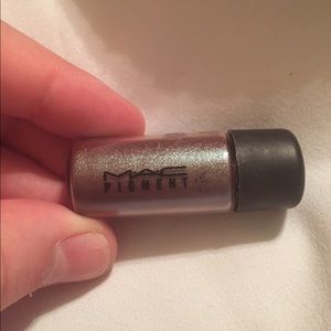 Small MAC Pigment in Blue Brown