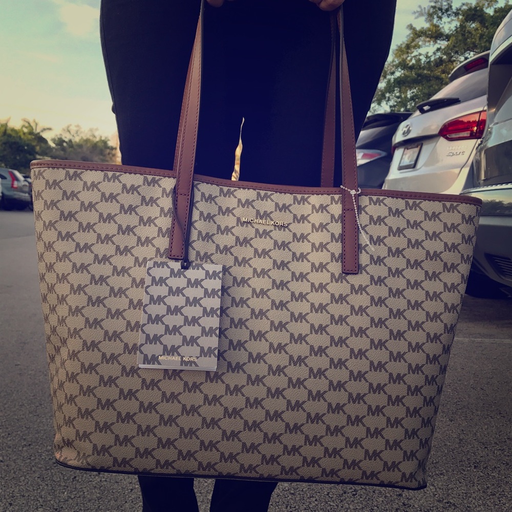 Michael Kors EW tote Brand New. 100% Authentic