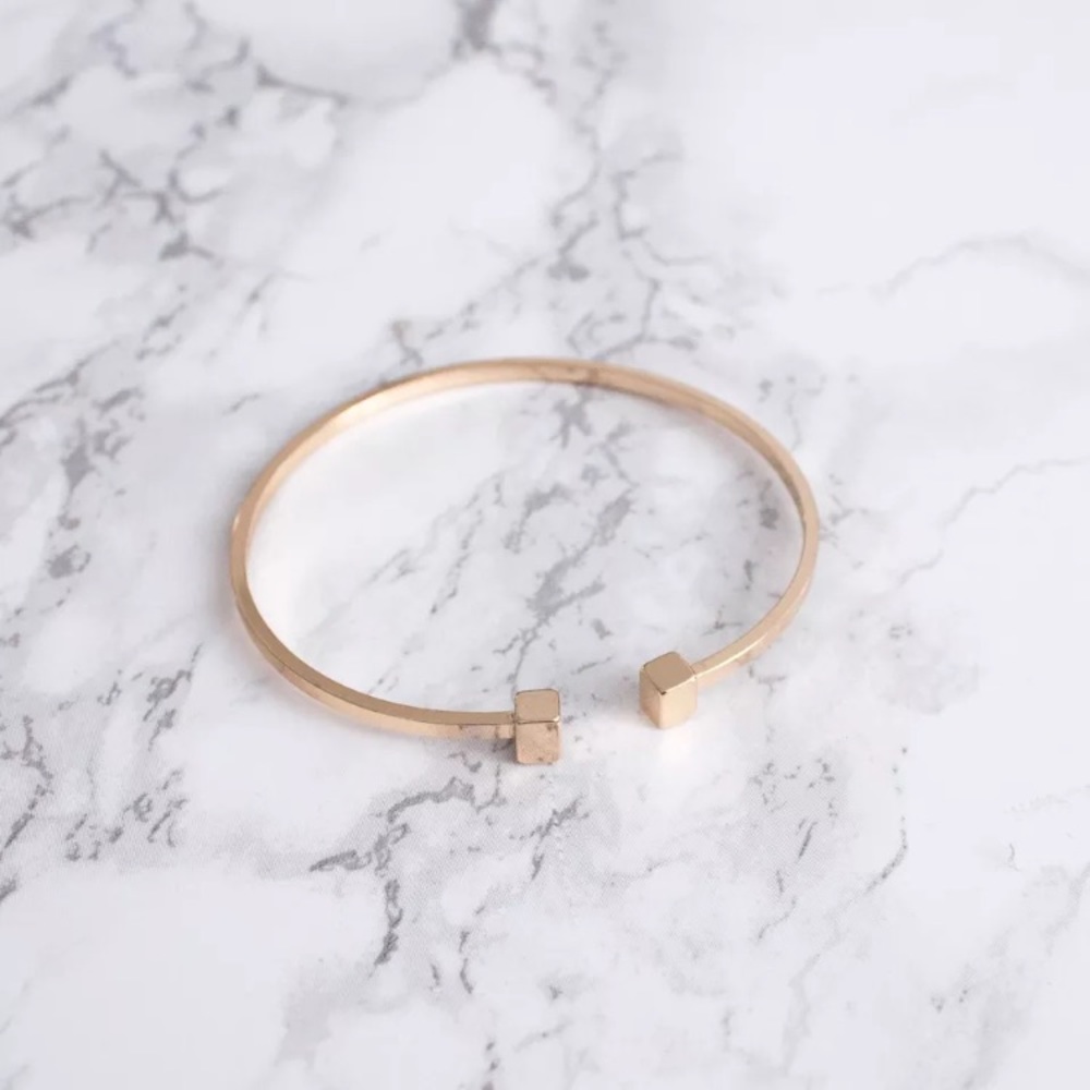 ⭐️LAST CHANCE⭐️ OAK + THREAD kya gold cuff