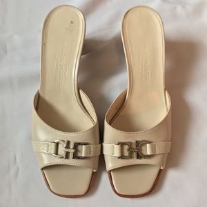 Salvatore Ferragamo Cream Leather Shoes Heels 7 37