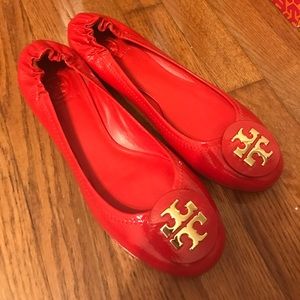 Brand new Tory Burch patent red leather Reva flats