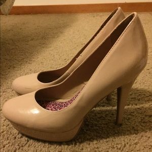Jessica Simpson nude heel