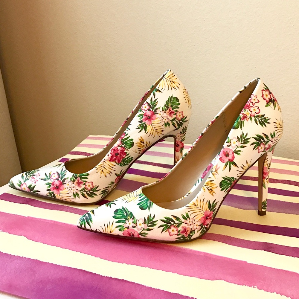 🌺Gorgeous white women's shoes👠 - Picture 5 of 6
