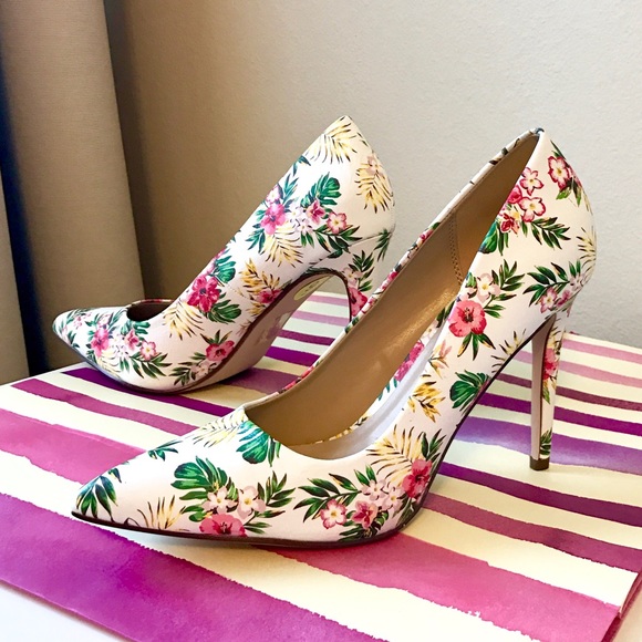 🌺Gorgeous white women's shoes👠 - Picture 4 of 6