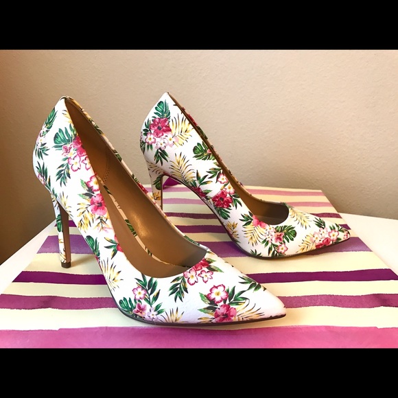 🌺Gorgeous white women's shoes👠 - Picture 6 of 6