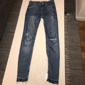 ZARA Ripped Skinny Jeans- SIZE 25