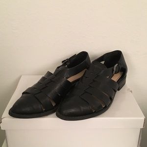 Black leather oxford flats!