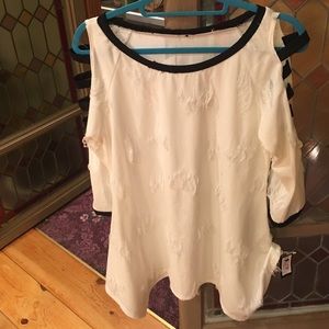 NWT cut out sleeves shirt w/ distressed patterns