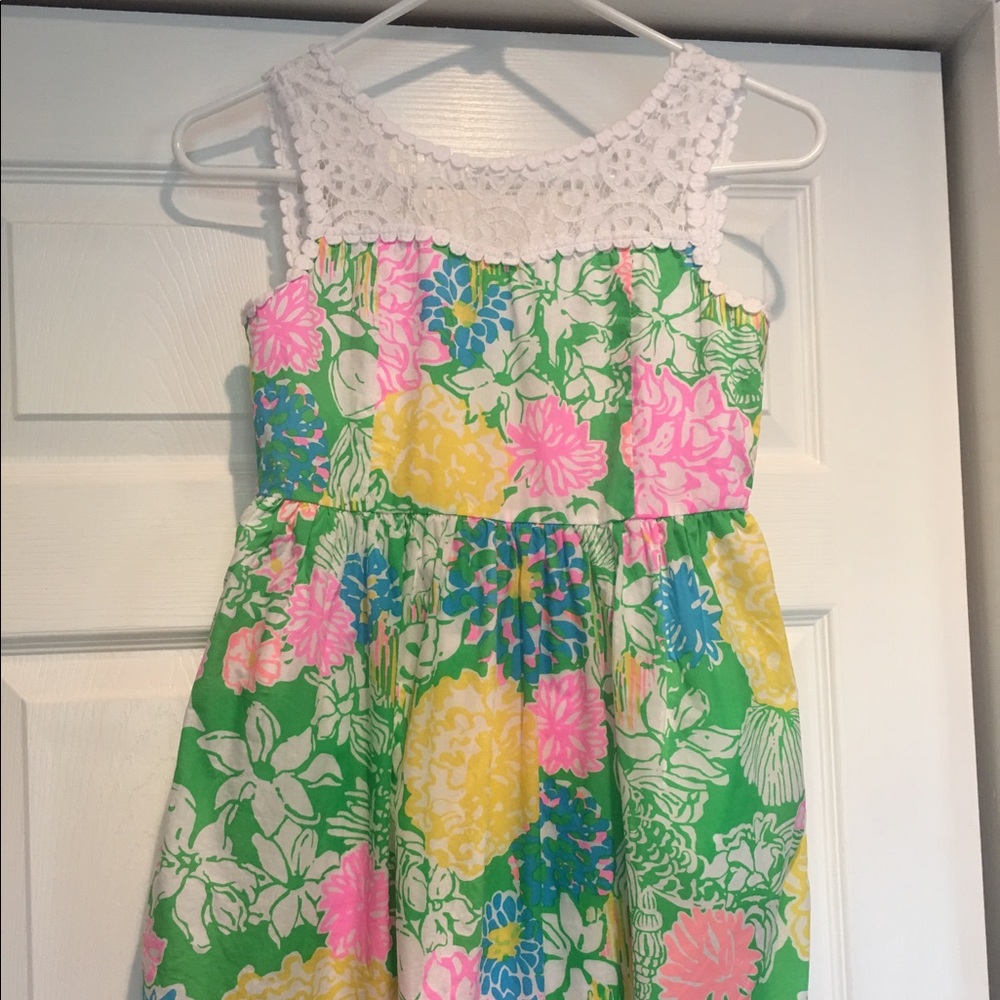 !!!SOLD!!!Lilly pulitzer girls 12 hibiscus stroll