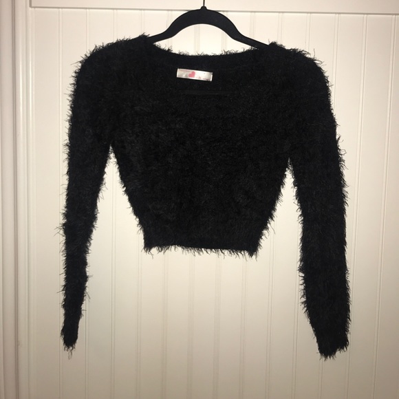 American Apparel Tops - Fuzzy long-sleeved crop top