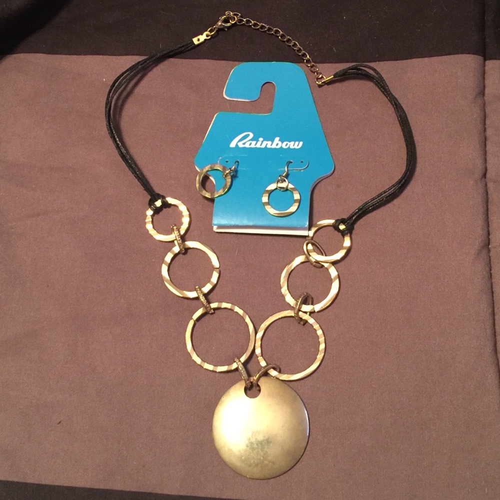 MUST GO!! BNWT circle earrings & necklace