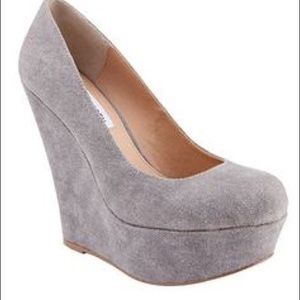 Last chance ‼️ Steve Madden Pammyy Wedge Grey