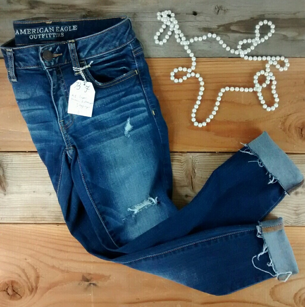 Like New! AE Distressed Cuffed Jeggings