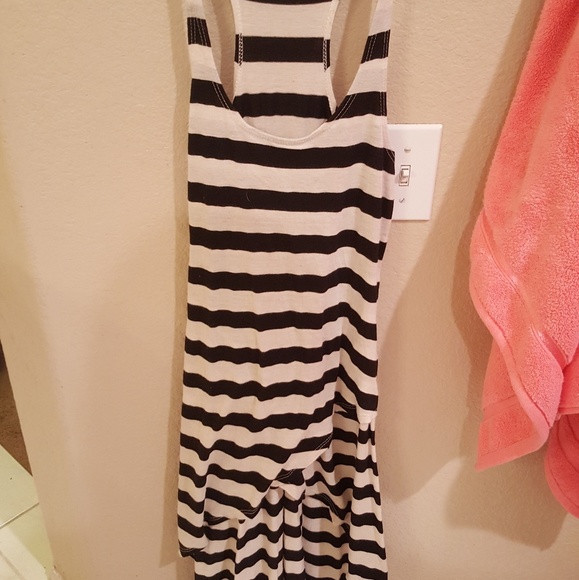 Dresses - Picture 3 of 8