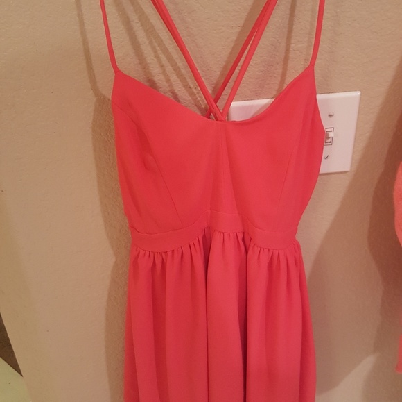 Dresses - Picture 5 of 8