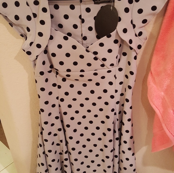 Dresses - Picture 6 of 8