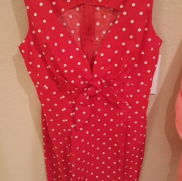 Dresses - Picture 7 of 8