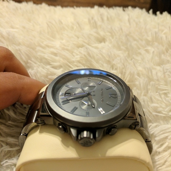 Michael Kors Watch - Picture 3 of 8