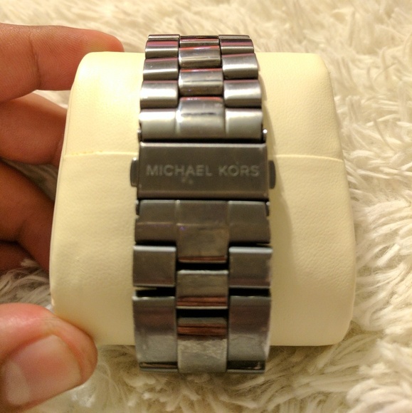 Michael Kors Watch - Picture 5 of 8
