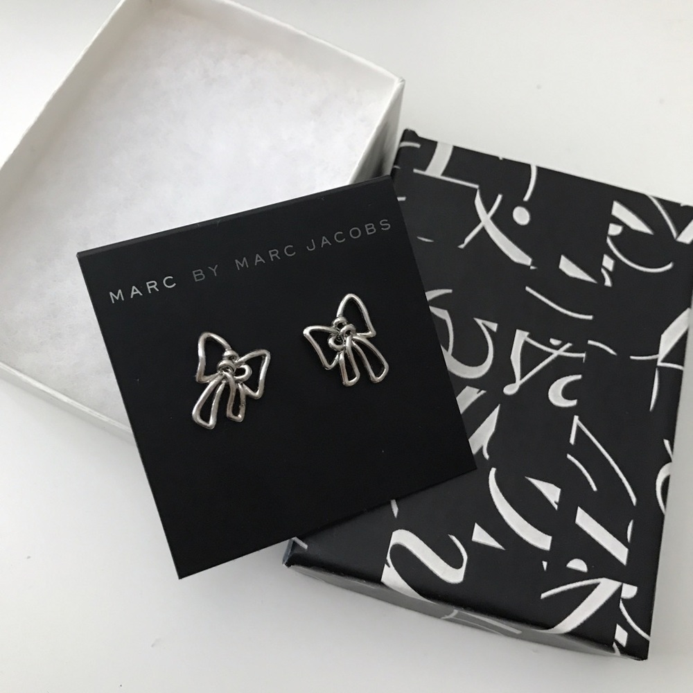 Marc by Marc Jacobs metal bow stud